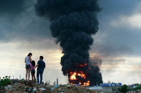 Пожар после взрыва на НПЗ Amuay в Венесуэле