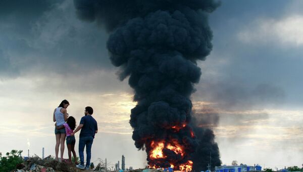 Пожар после взрыва на НПЗ Amuay в Венесуэле
