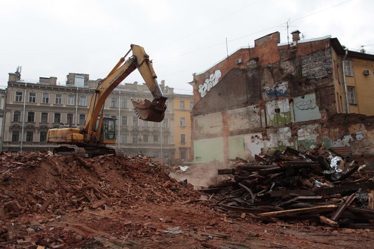 Снос Дома купца Рогова в историческом центре Санкт-Петербурга