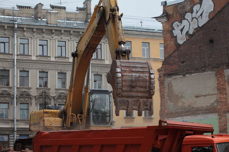 Снос Дома купца Рогова в историческом центре Санкт-Петербурга