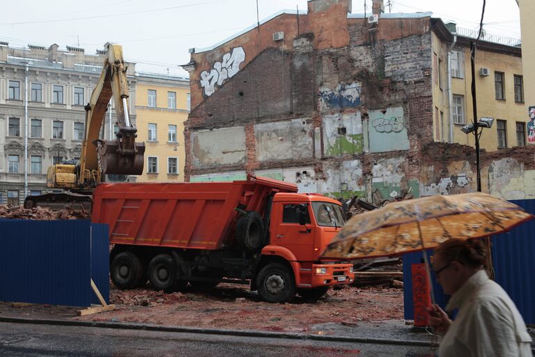 Снос Дома купца Рогова в историческом центре Санкт-Петербурга