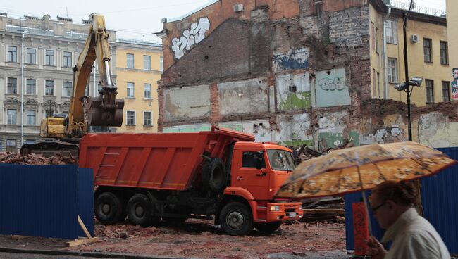 Снос Дома купца Рогова в историческом центре Санкт-Петербурга