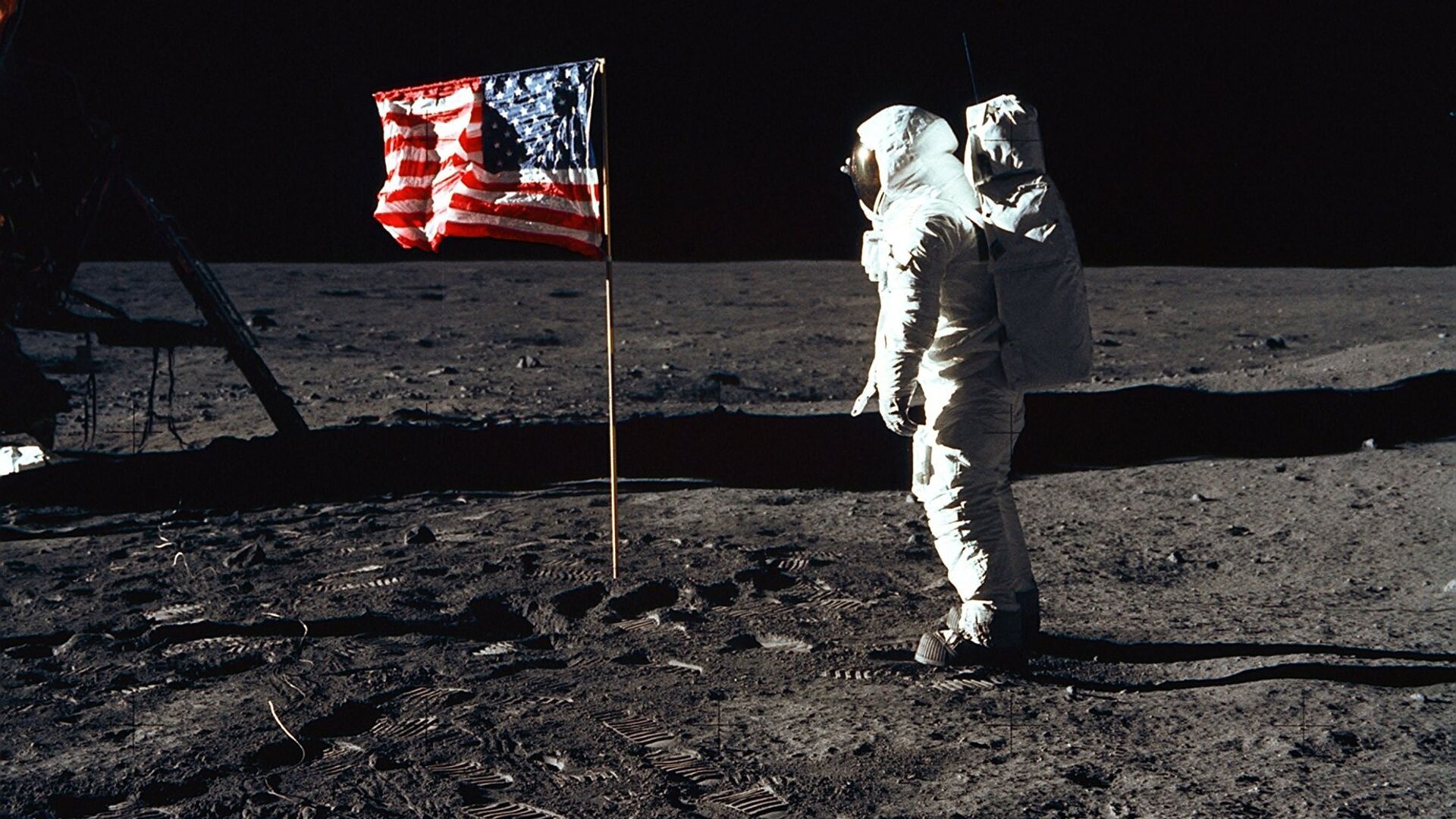 Астронавт Эдвин Олдрин во время миссии Аполлон-11 на Луне  - РИА Новости, 1920, 09.11.2021