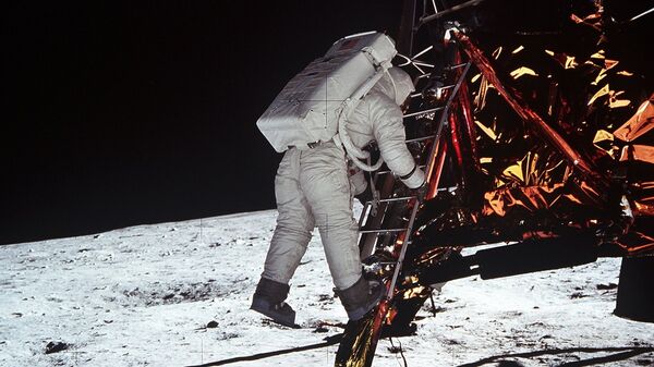 Высадка астронавта Эдвина Олдрина на Луну 