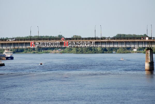 Мост Александра Невского в Великом Новгороде является одной 