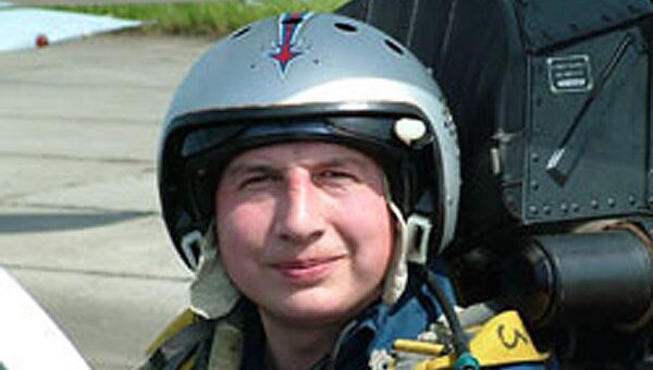 Командир пилотажной группы Стрижи Валерий Морозов