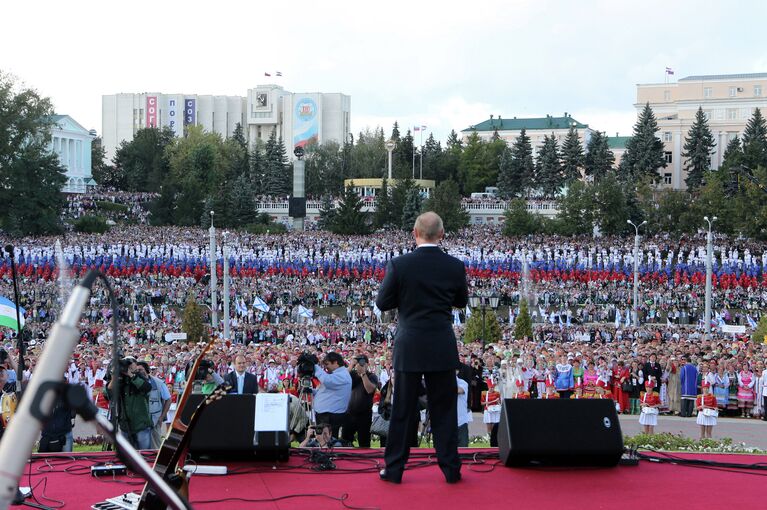 Президент России Владимир Путин на митинге Все мы – Россия!