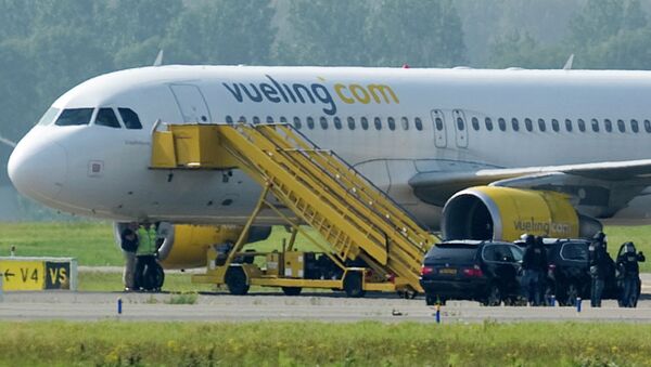 Самолет испанской авиакомпании Vueling Airlines в аэропорту Амстердама