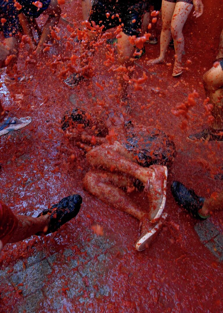 Традиционный праздник La Tomatina прошел в среду в испанском городке Буньоль