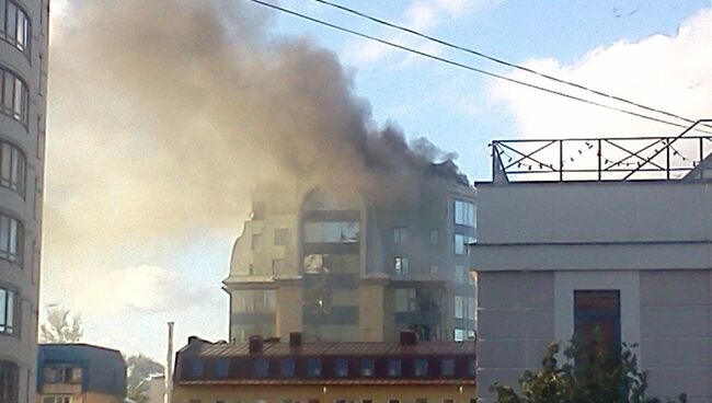 Пожар в бизнец-центре у метро Выборгская в Петербурге