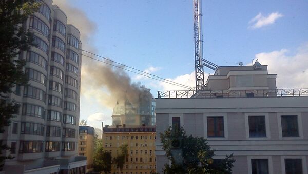 Пожар в бизнец-центре у метро Выборгская в Петербурге