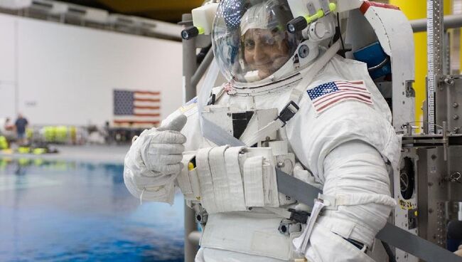 Санита Уильямс во время тренировок на Земле