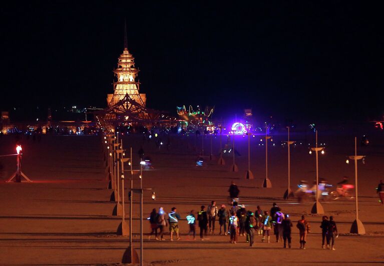 Фестиваль Burning Man в пустыне Блэк-Рок (Black Rock desert, пустыня Черной скалы) в штате Невада в США