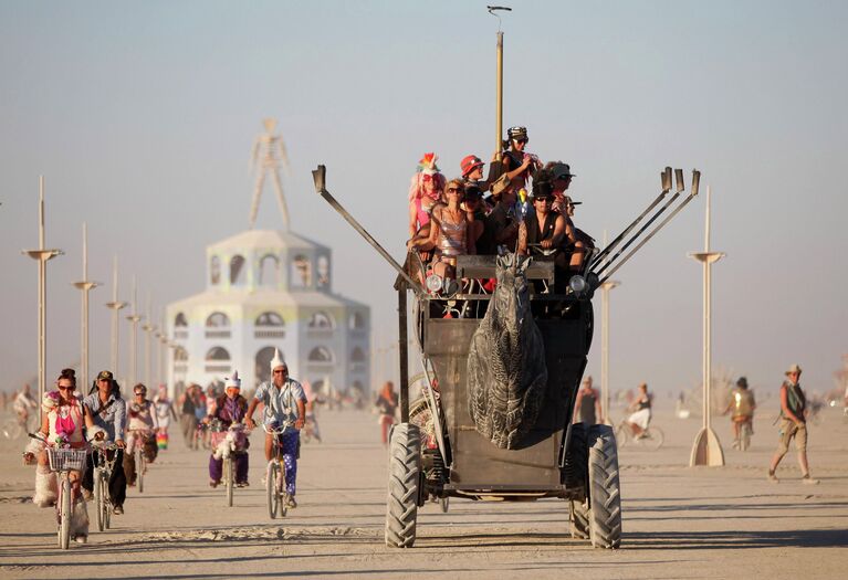 Фестиваль Burning Man в пустыне Блэк-Рок (Black Rock desert, пустыня Черной скалы) в штате Невада в США