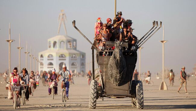 Фестиваль Burning Man в пустыне Блэк-Рок (Black Rock desert, пустыня Черной скалы) в штате Невада в США