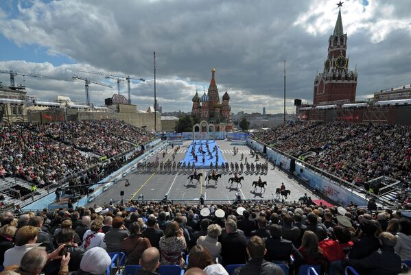 Церемония открытия Дня города на Красной площади в Москве