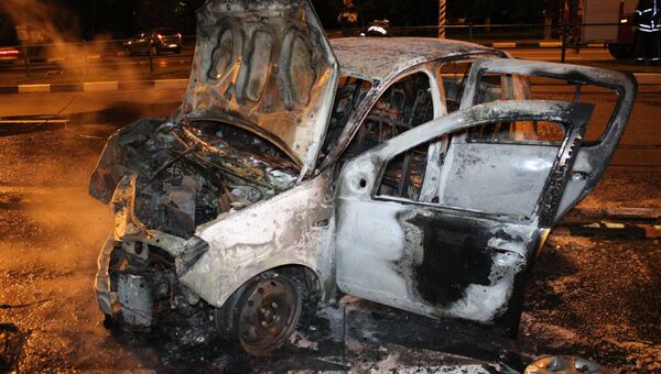 Машина сгорела дотла после аварии на юге Москвы