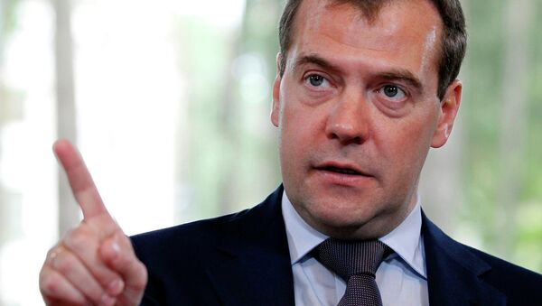 Медведев не смог доехать до саратовских фермеров - дорогу размыло