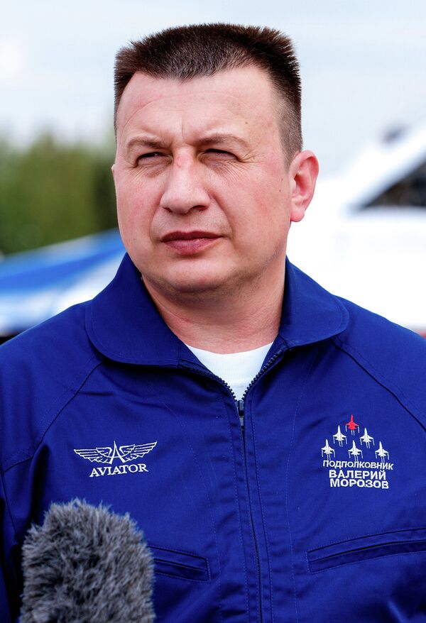 Командир пилотажной группы Стрижи подполковник Валерий Морозов