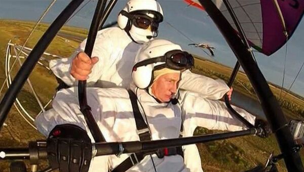 Путин принял участие в эксперименте по спасению журавлей