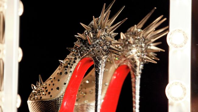 Суд разрешил спор Yves Saint Laurent и Christian Louboutin о подметках