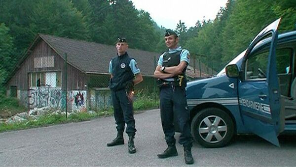 Полиция обнаружила тела 4 человек на берегу озера во Франции