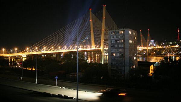 Вид на мост через бухту Золотой Рог с мыса Чуркин во Владивостоке