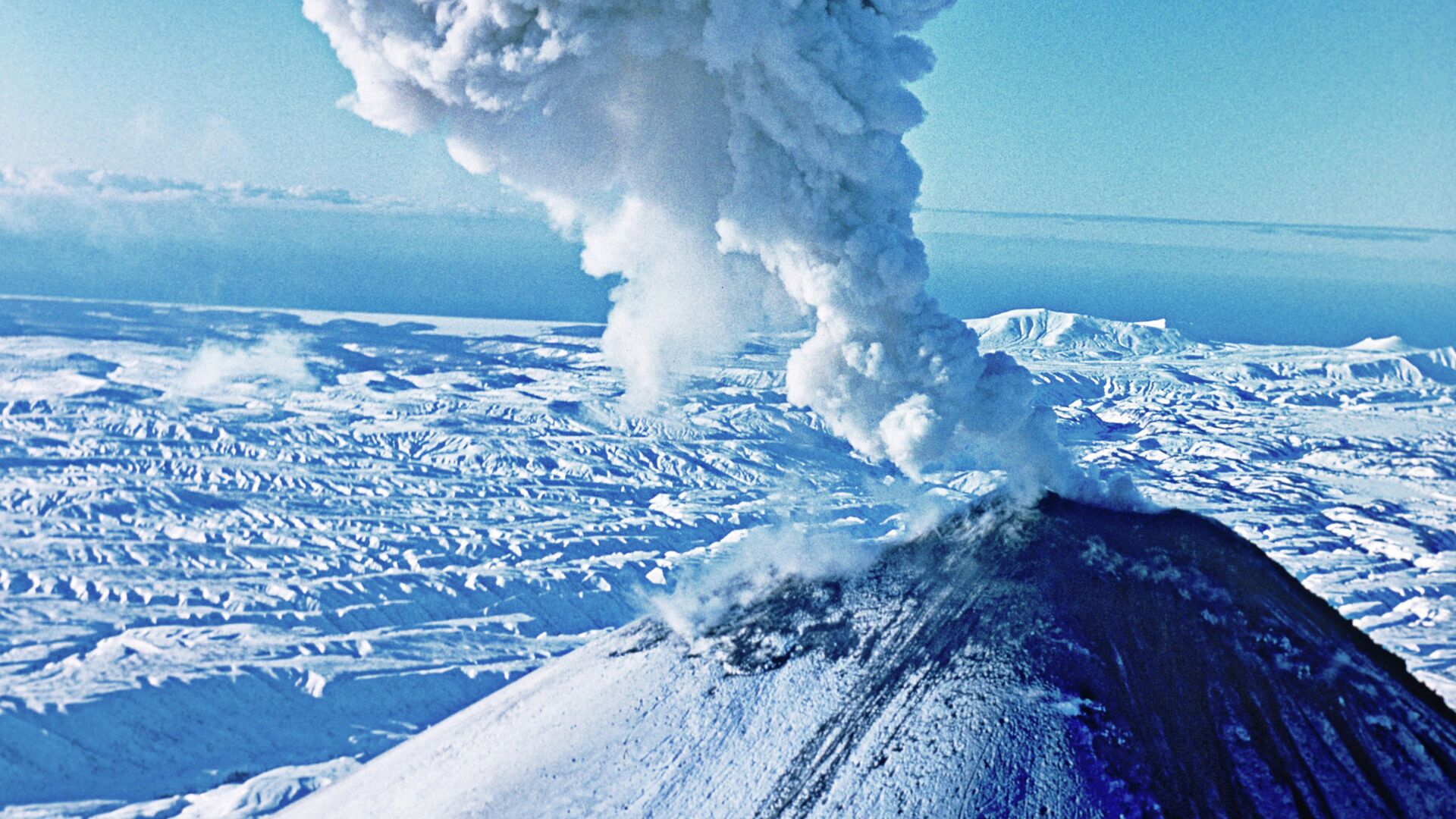 Вулкан Ключевская сопка - РИА Новости, 1920, 12.08.2025