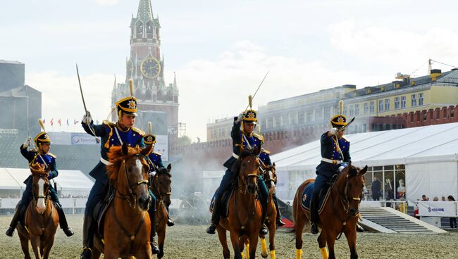 Лошади всадник конный спорт Спасская башня Кремль