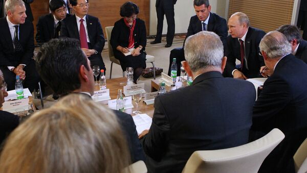 В.Путин на встрече лидеров АТЭС с членами Делового консультативного совета форума АТЭС