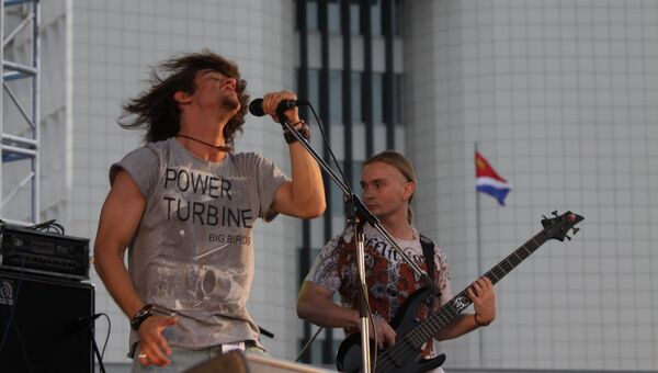 Выступление рок-музыкантов на центральной площади Владивостока. Архивное фото