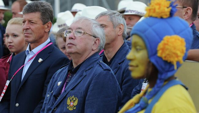 Дмитрий Козак и Владимир Лукин (слева направо на втором плане)