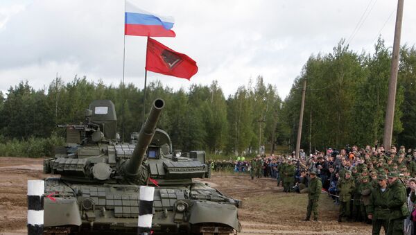 Танки Т-72 во время показательных вытуплений на танковом шоу