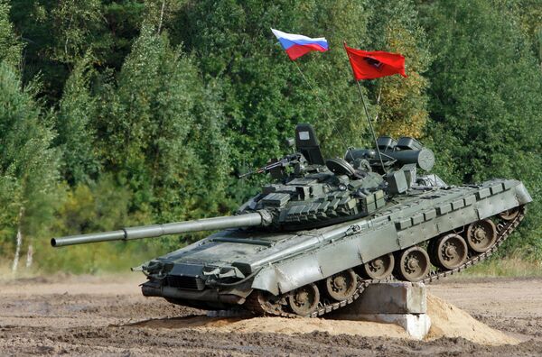 Танк Т-72 во время показательных вытуплений на танковом шоу