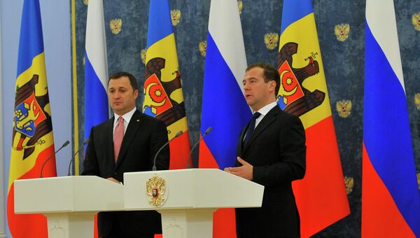  Председатель правительства России Дмитрий Медведев и премьер-министр Молдавии Влад Филат. Архив 