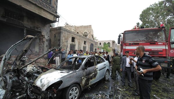 На месте теракта в городе Сана, Йемен