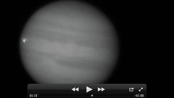 Вспышка при падении астероида на Юпитер, кадр видеозаписи