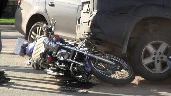 Три автомобиля и мотоцикл столкнулись в центре Москвы