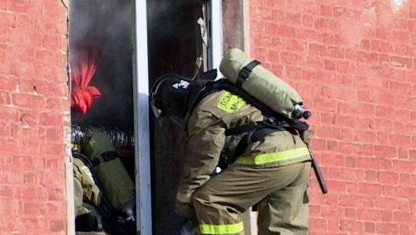 Спасатели работают на месте пожара в Егорьевске, где погибли 14 человек