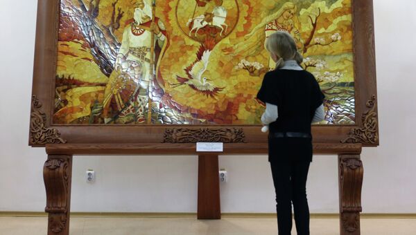 Самое большое в мире панно из янтаря представлено в Калининграде