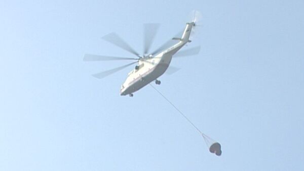 Вертолеты прибыли на помощь пожарным к горящему стадиону в Солнечногорске