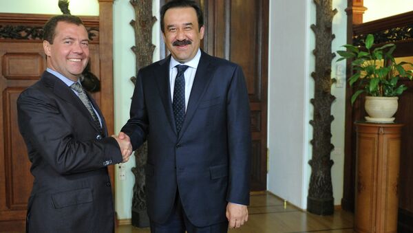 Председатель правительства РФ Дмитрий Медведев и премьер-министр Казахстана Карим Масимов