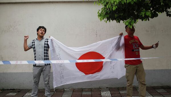 Китайцы вышли на антияпонские демонстрации из-за спорных островов