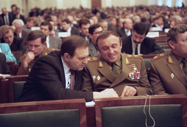 Министр безопасности РФ В.П. Баранников и министр обороны РФ П.С. Грачев