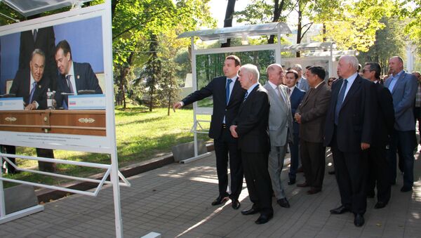 Фотовыставка об отношениях РФ и Казахстана открылась в Москве