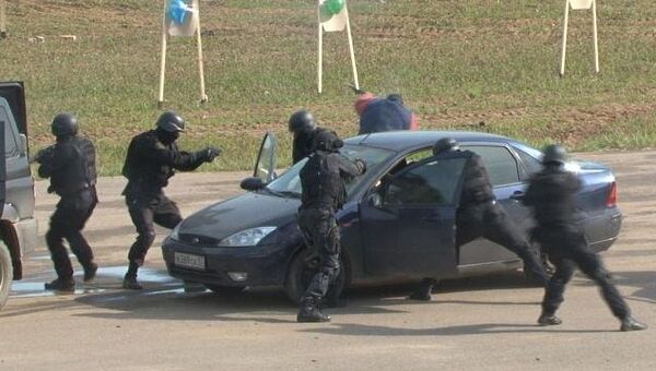 Полицейские стреляют по банде наркокурьеров в Подмосковье