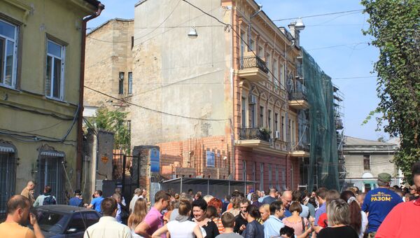Одесситы призывают президента Украины защитить дом с одной стеной