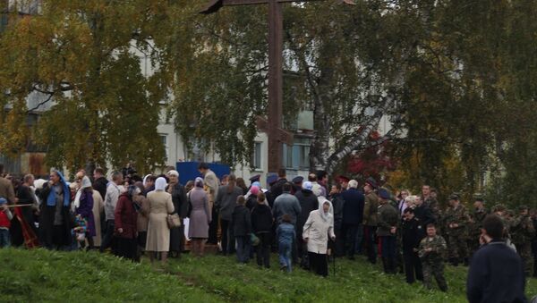 Срубленный вандалами поклонный крест восстановили в Архангельске