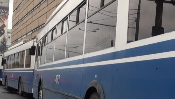 Мелкое ДТП парализовало движение троллейбусов на севере Москвы