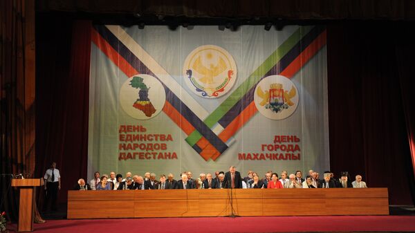 Торжественное собрание, посвященное Дню единства народов Дагестана